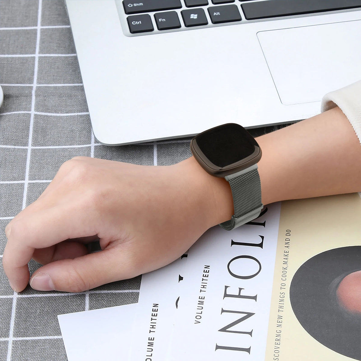 Magnetic Strap for Fitbit Versa